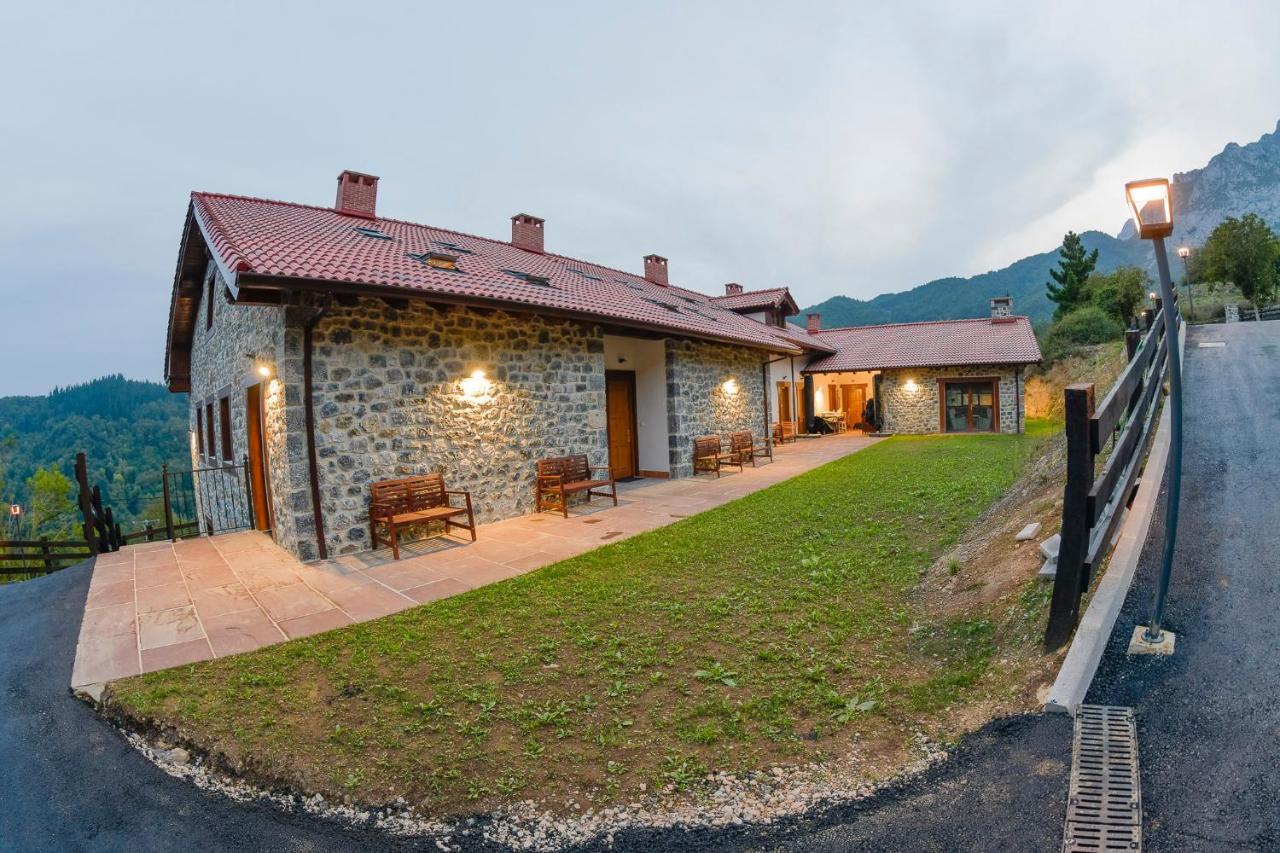Apartamentos Los Picos De Europa Colio Exterior photo