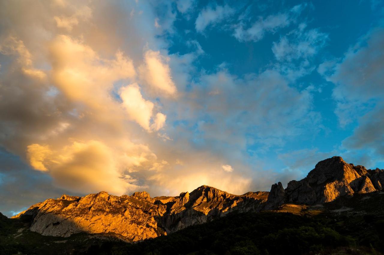 Apartamentos Los Picos De Europa Colio Exterior photo