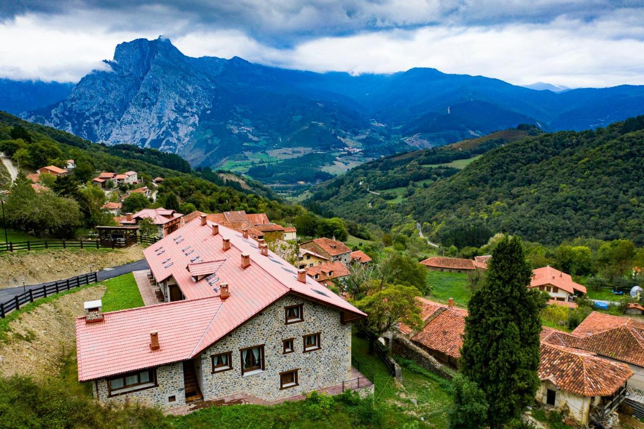 Apartamentos Los Picos De Europa Colio Exterior photo