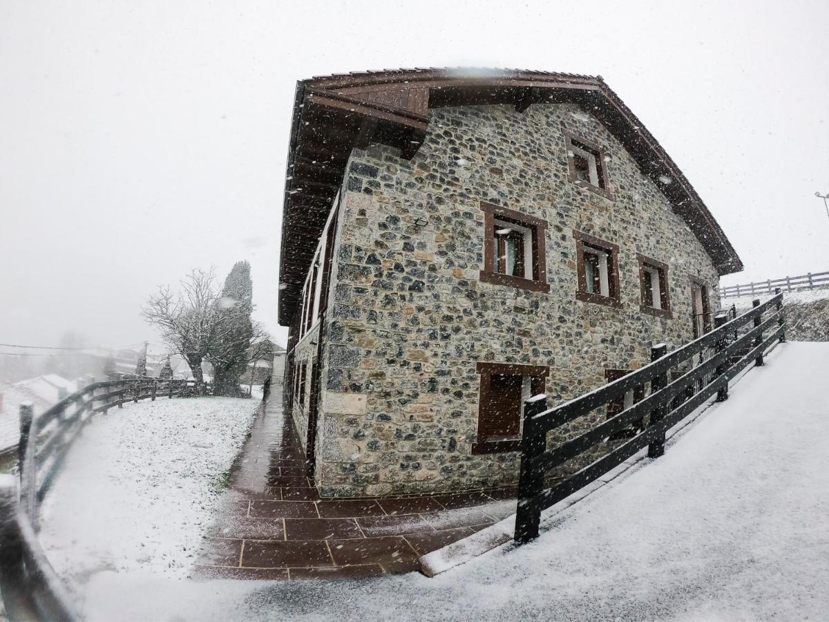 Apartamentos Los Picos De Europa Colio Exterior photo